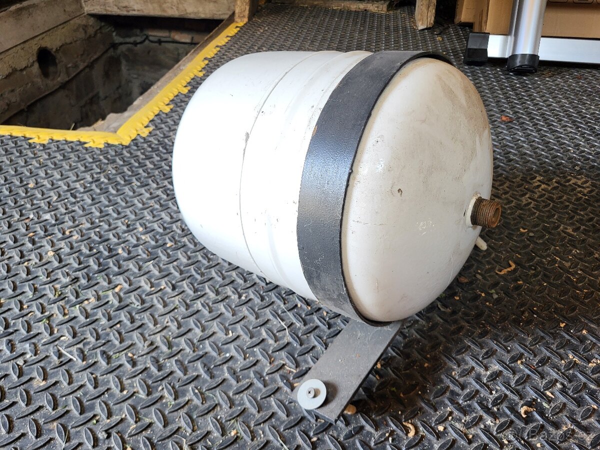 Expanzní nádoba expanzka