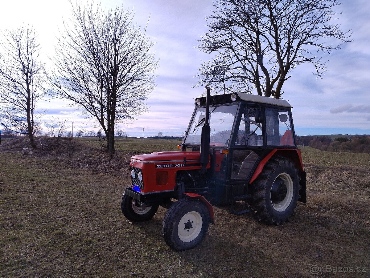 Traktor Zetor 7011