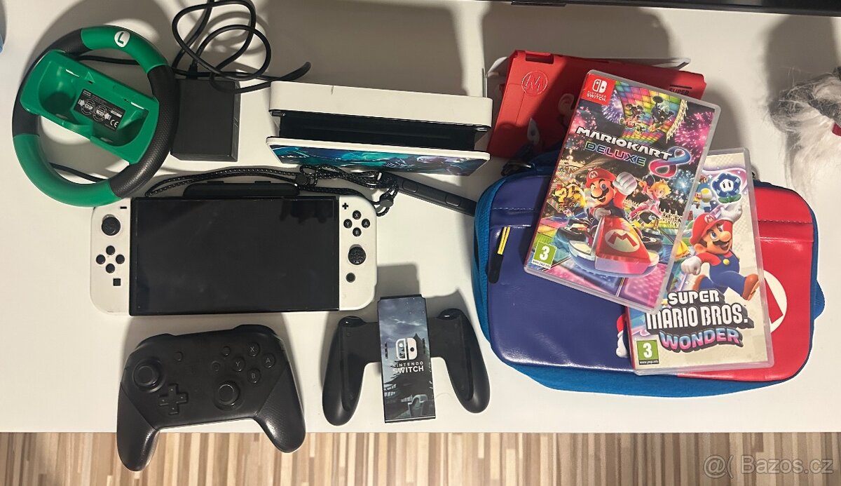Herní konzole Nintendo Switch OLED + příslušenství