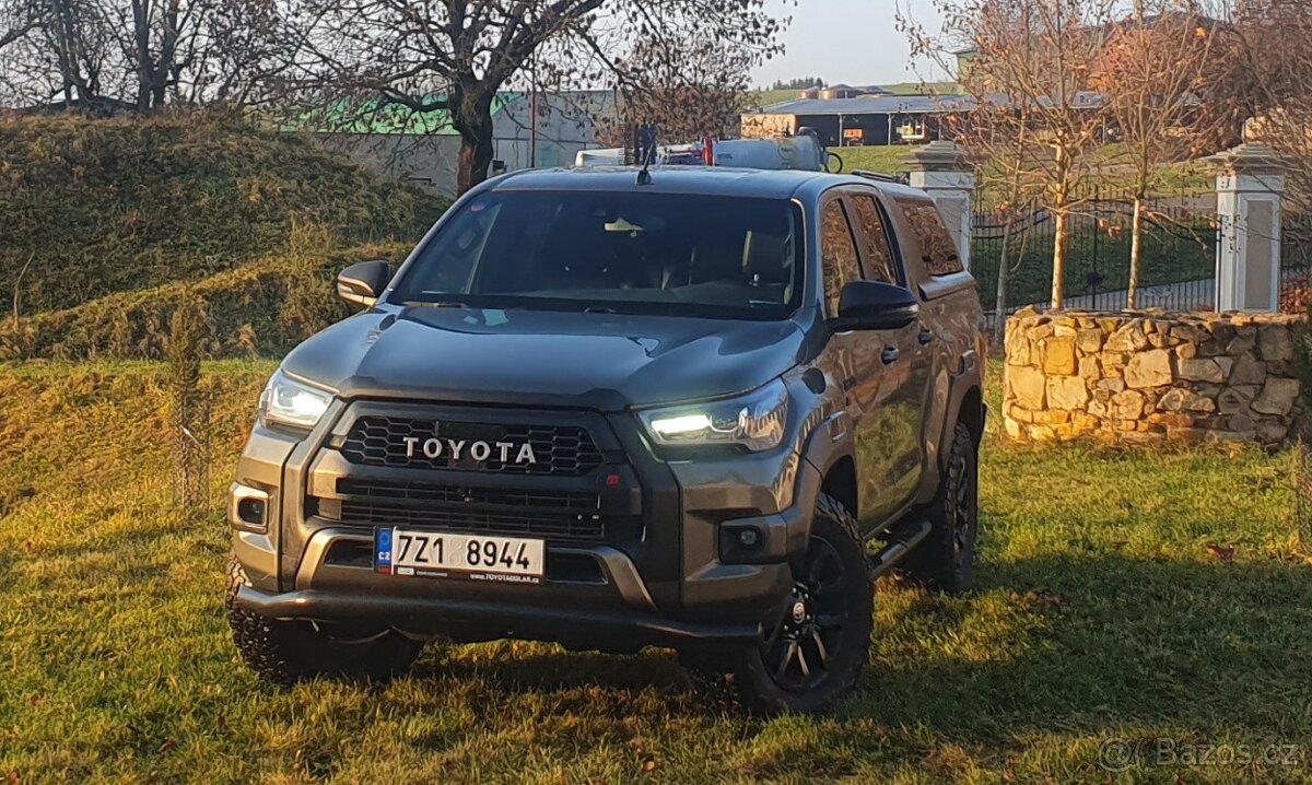 TOYOTA HILUX DC 2,8 l 150kW - INVINCIBLE / záruka TOYOTA