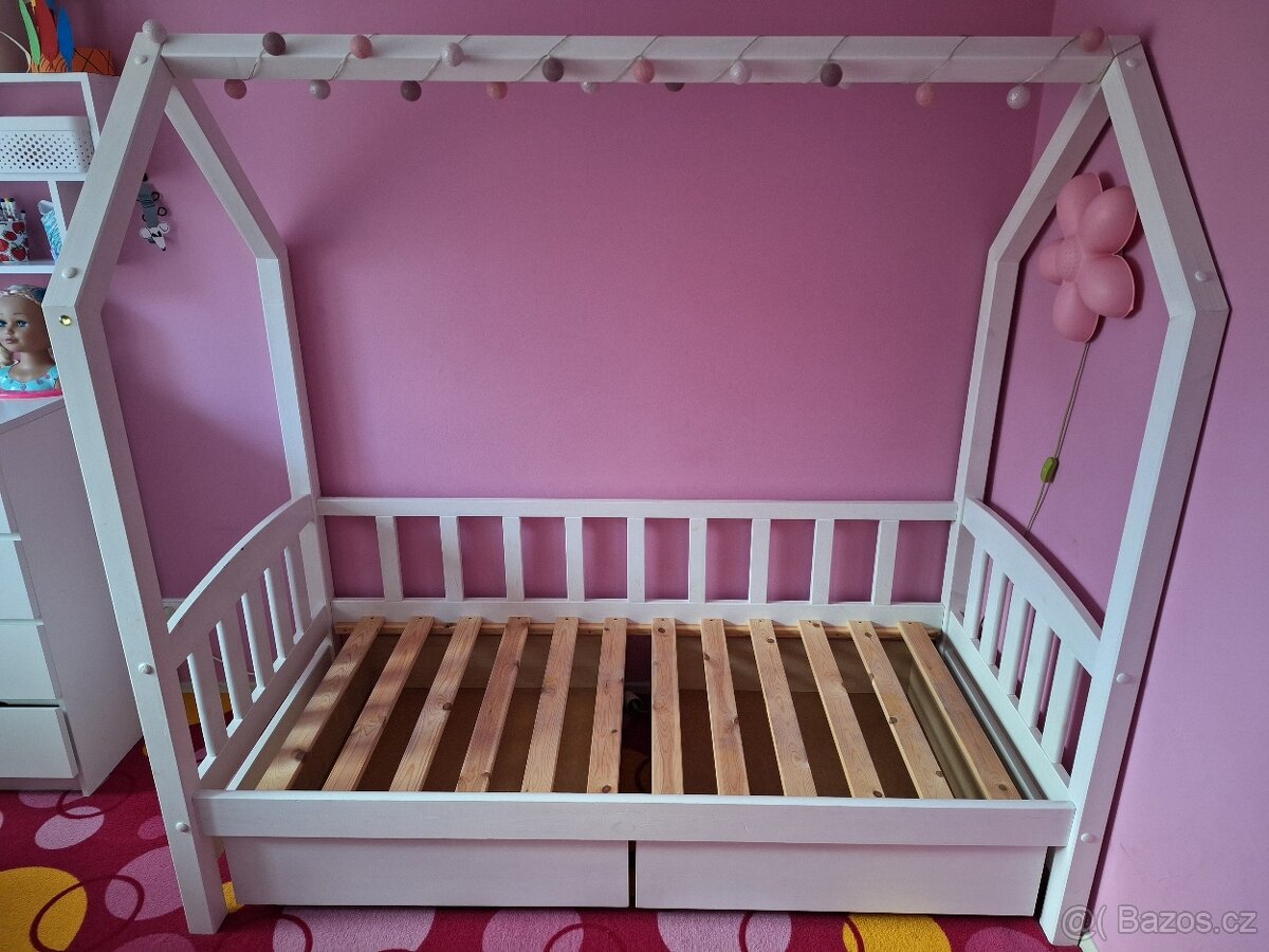 Domečková postel bílá