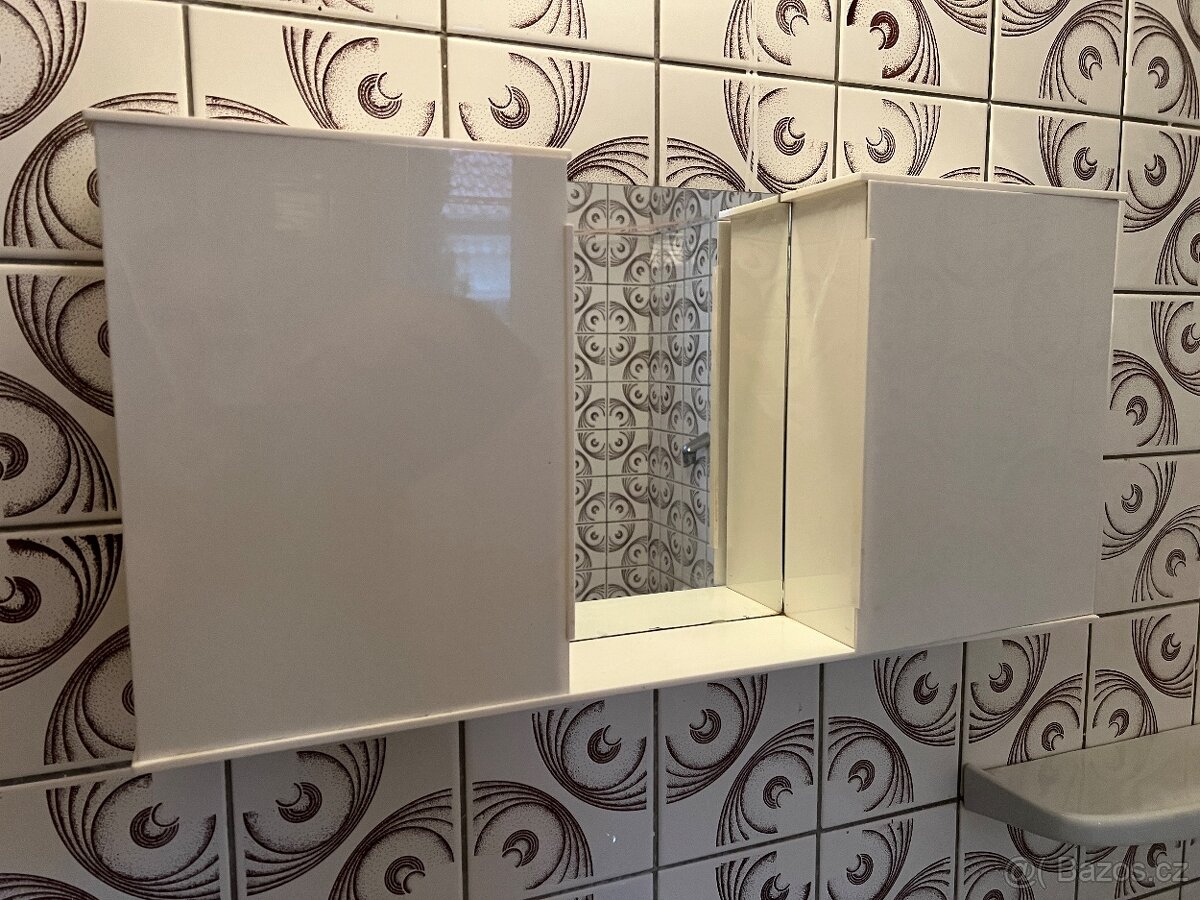 Retro koupelnová skříňka 2