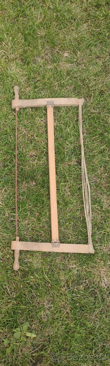 Stará dřevěná pila (dekorace)