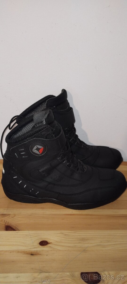 Boty Kore Velcro, vel 45