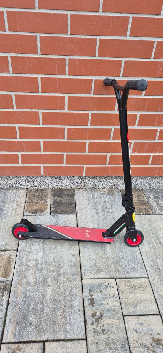 Dětská freestalová koloběžka Ferrari (Shell edice)