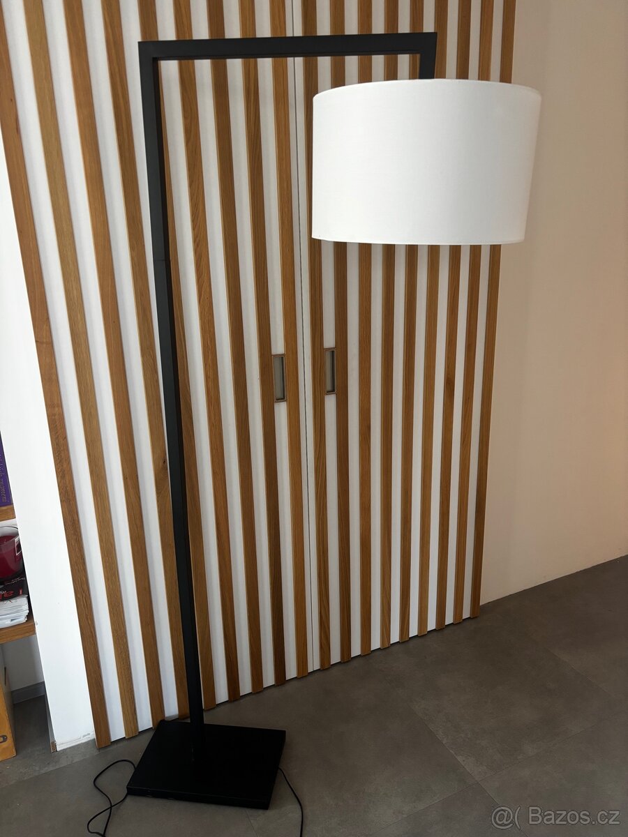Stojaci lampa bytelna 180cm