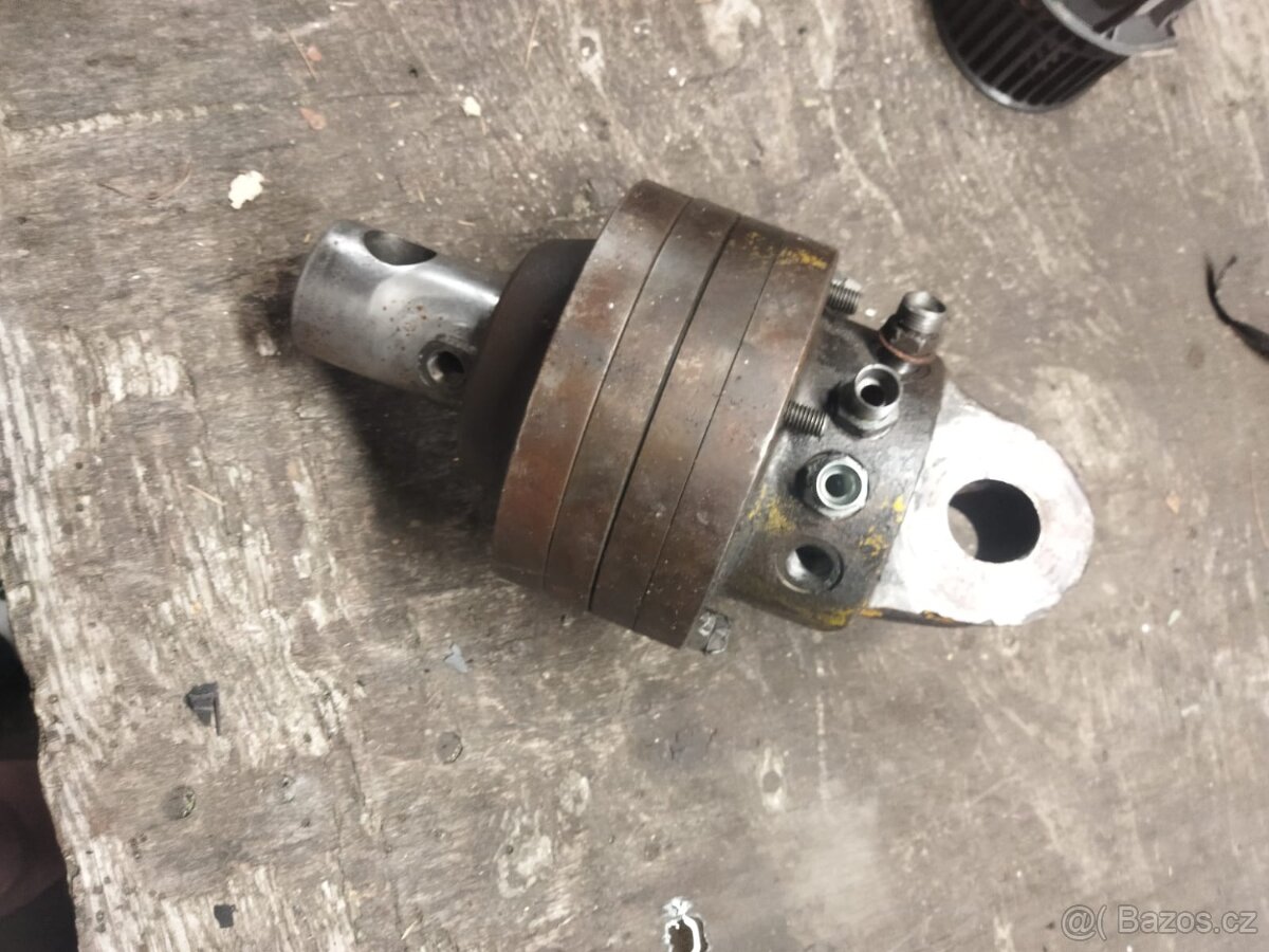 Hydraulický rotator