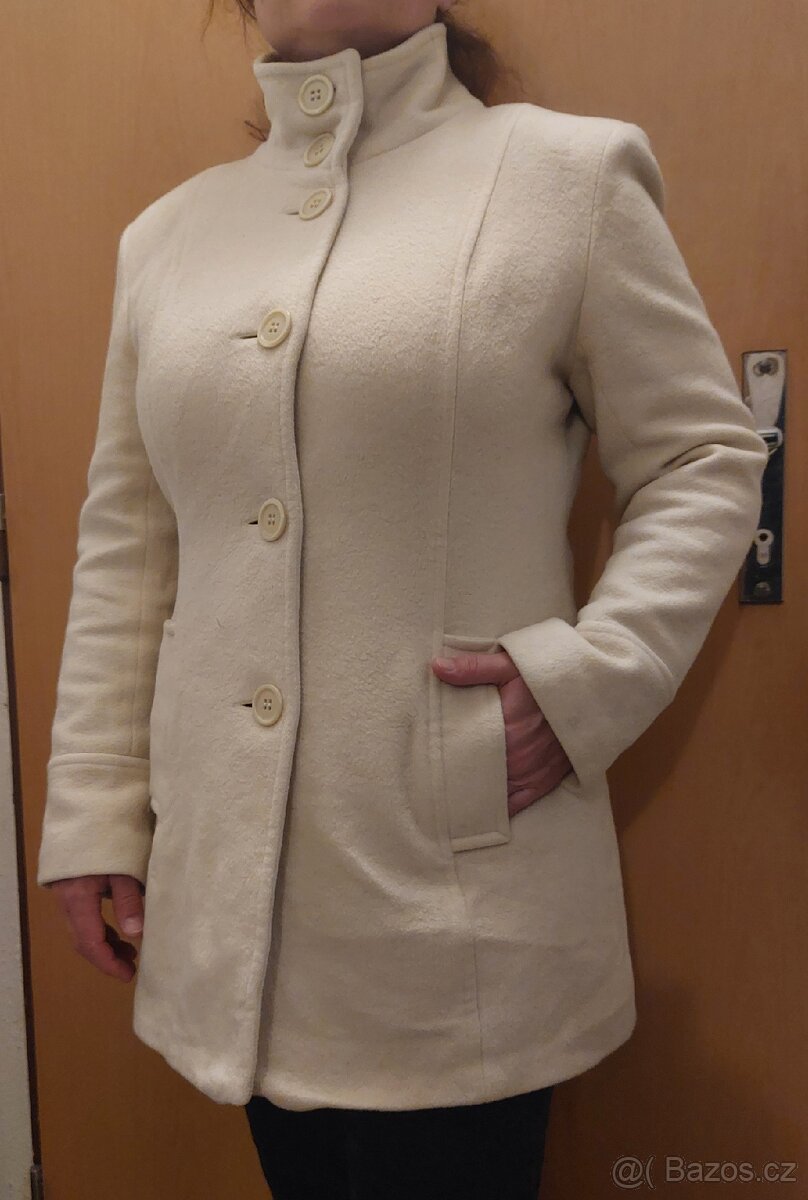 Béžový flaušový kabátek