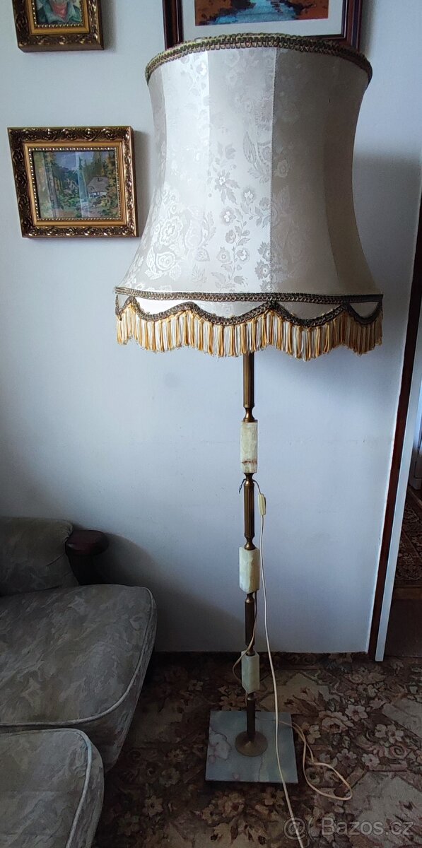 Starožitná mosazná stojací lampa