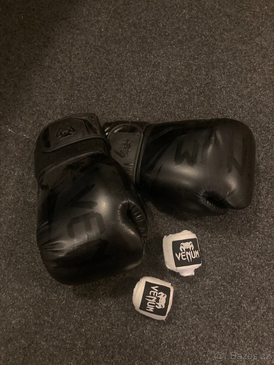 VENUM - Rukavice boxerské Contender