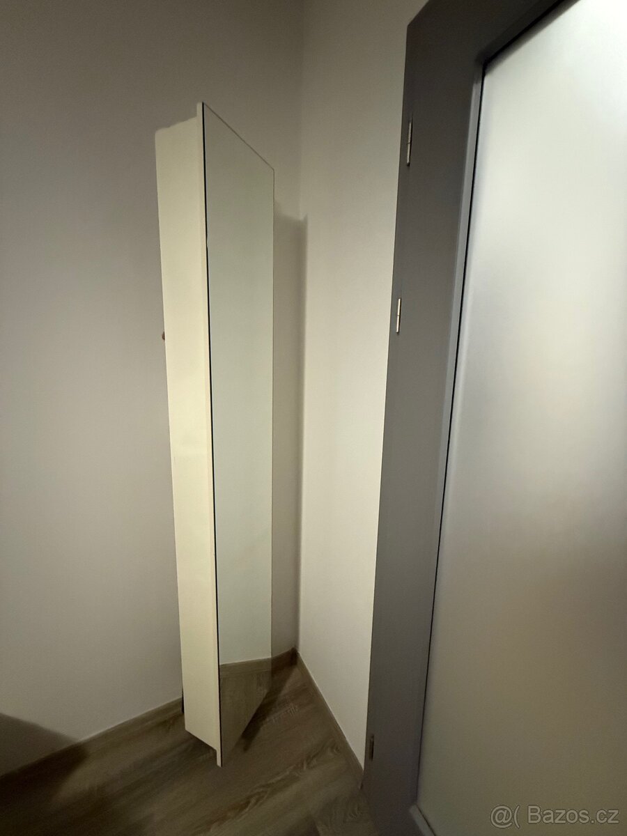 Koupelnové otočné zrcadlo