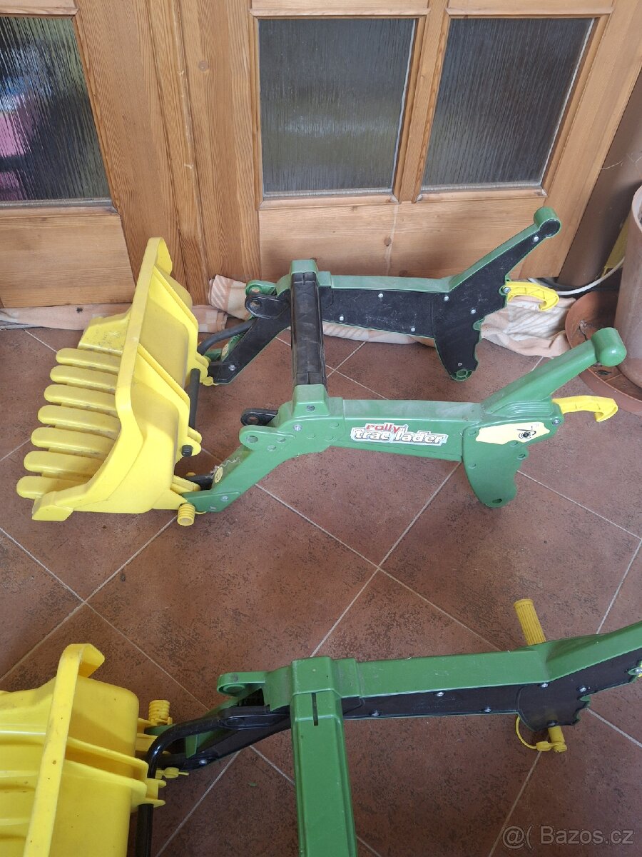 Čelní nakladač na Šlapací traktor