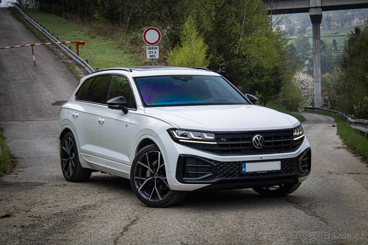 Touareg 3.0 TDI V6 286k R-Line, IQ Light, Pano, Vzduch, DPH
