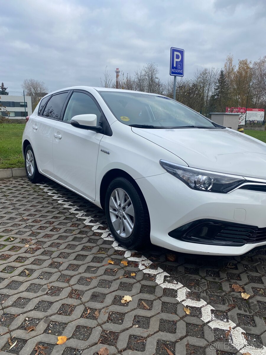 Toyota Auris hybrid + LPG