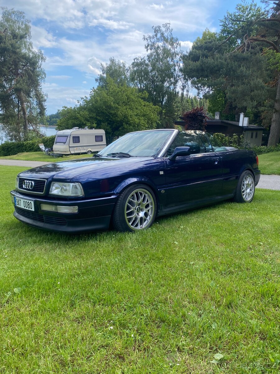 Není to projekt ale Audi 80 cabrio 2.6 6v manuál