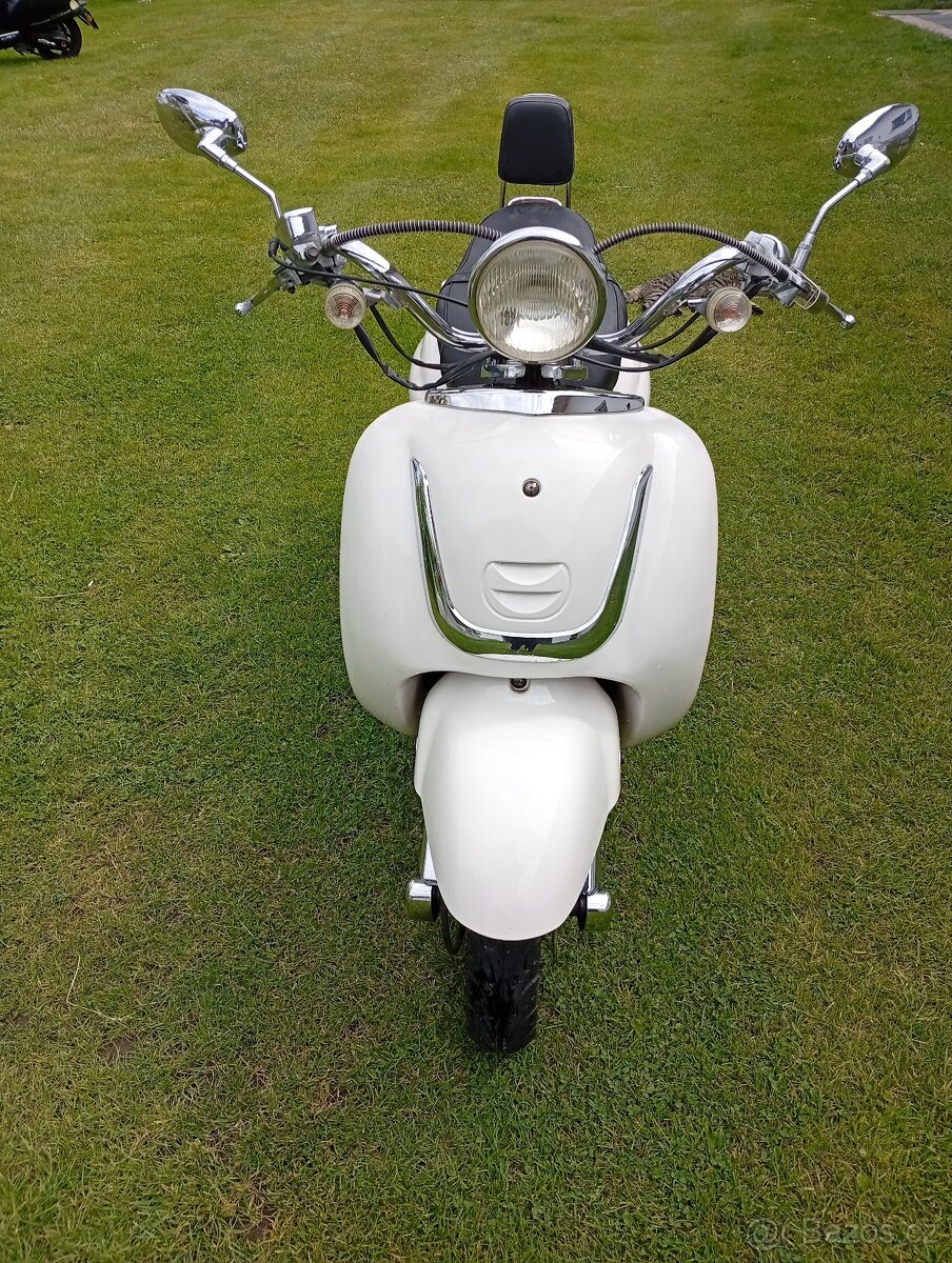 Retro skutr