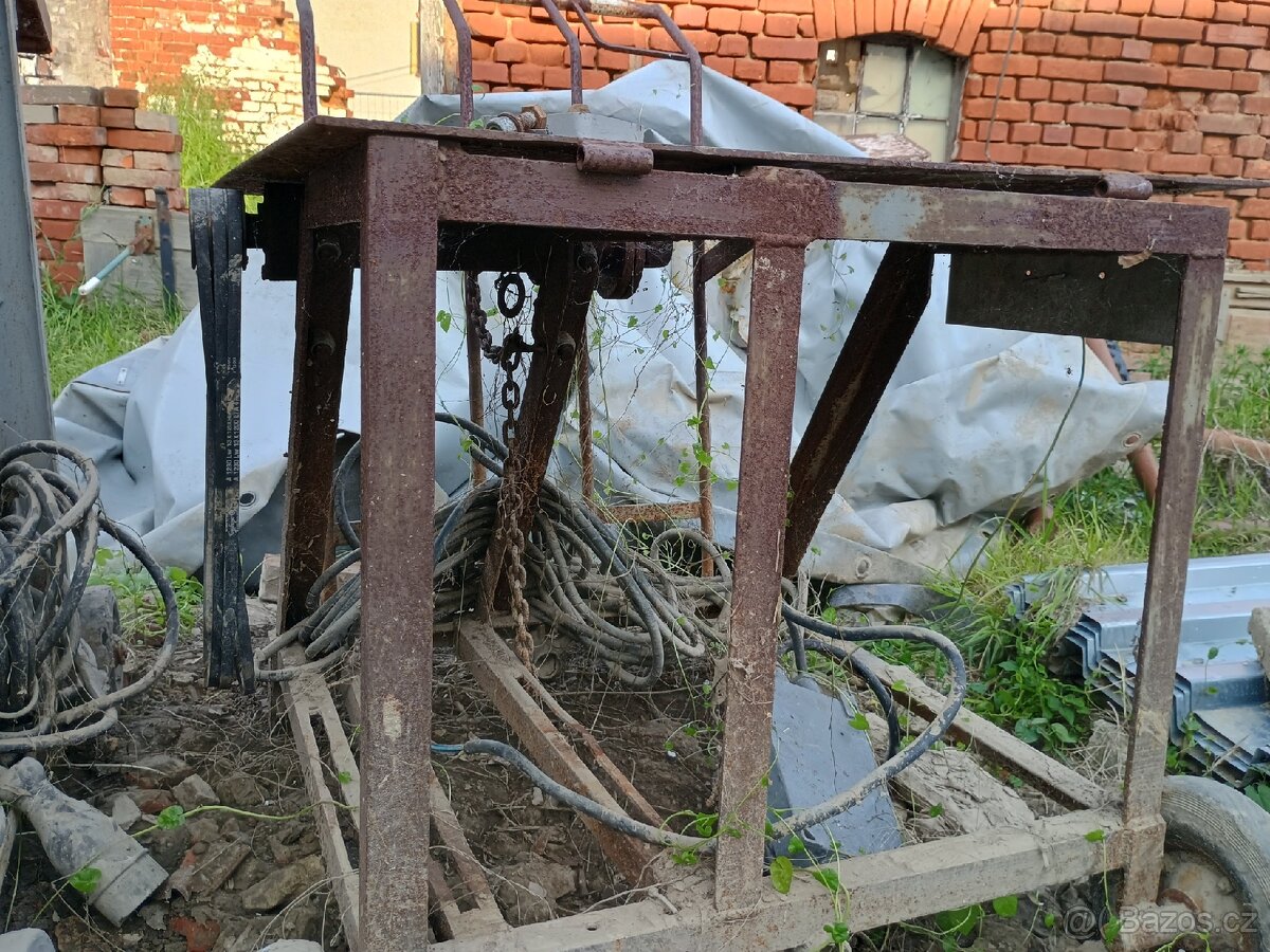 Cirkulárka s kolébkou..bez motoru