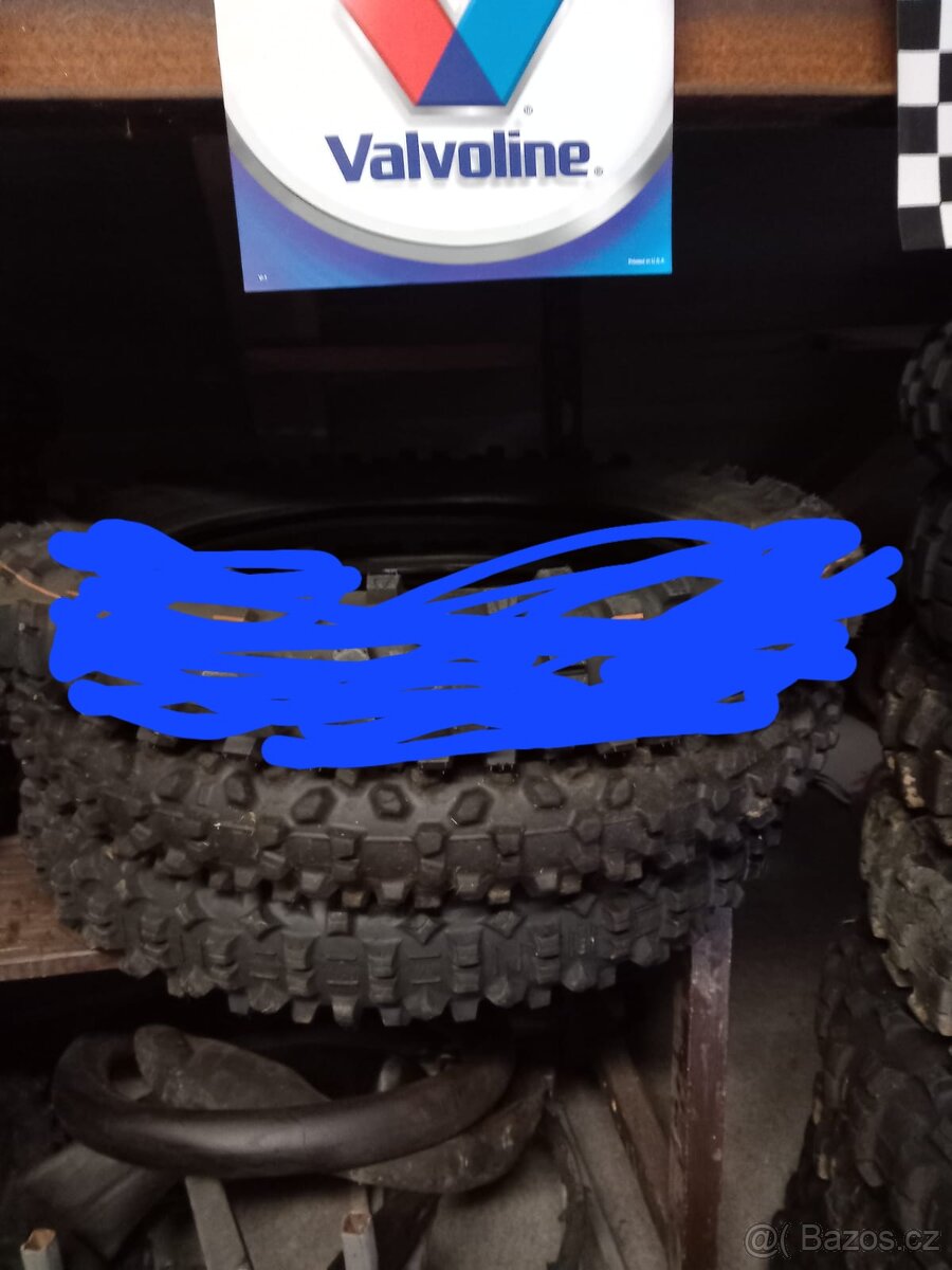 Jeté enduro pneu