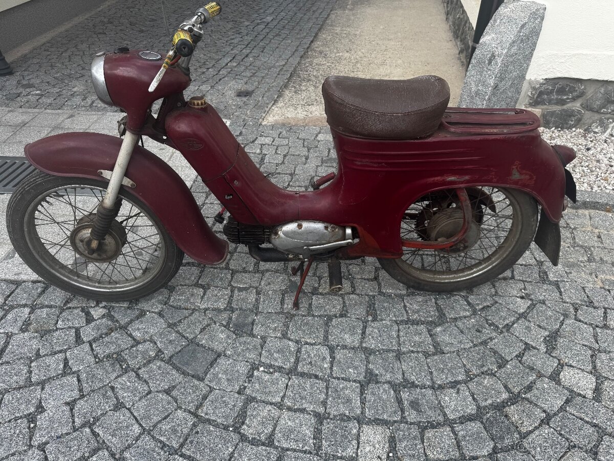 Jawa 555 s platnymi doklady