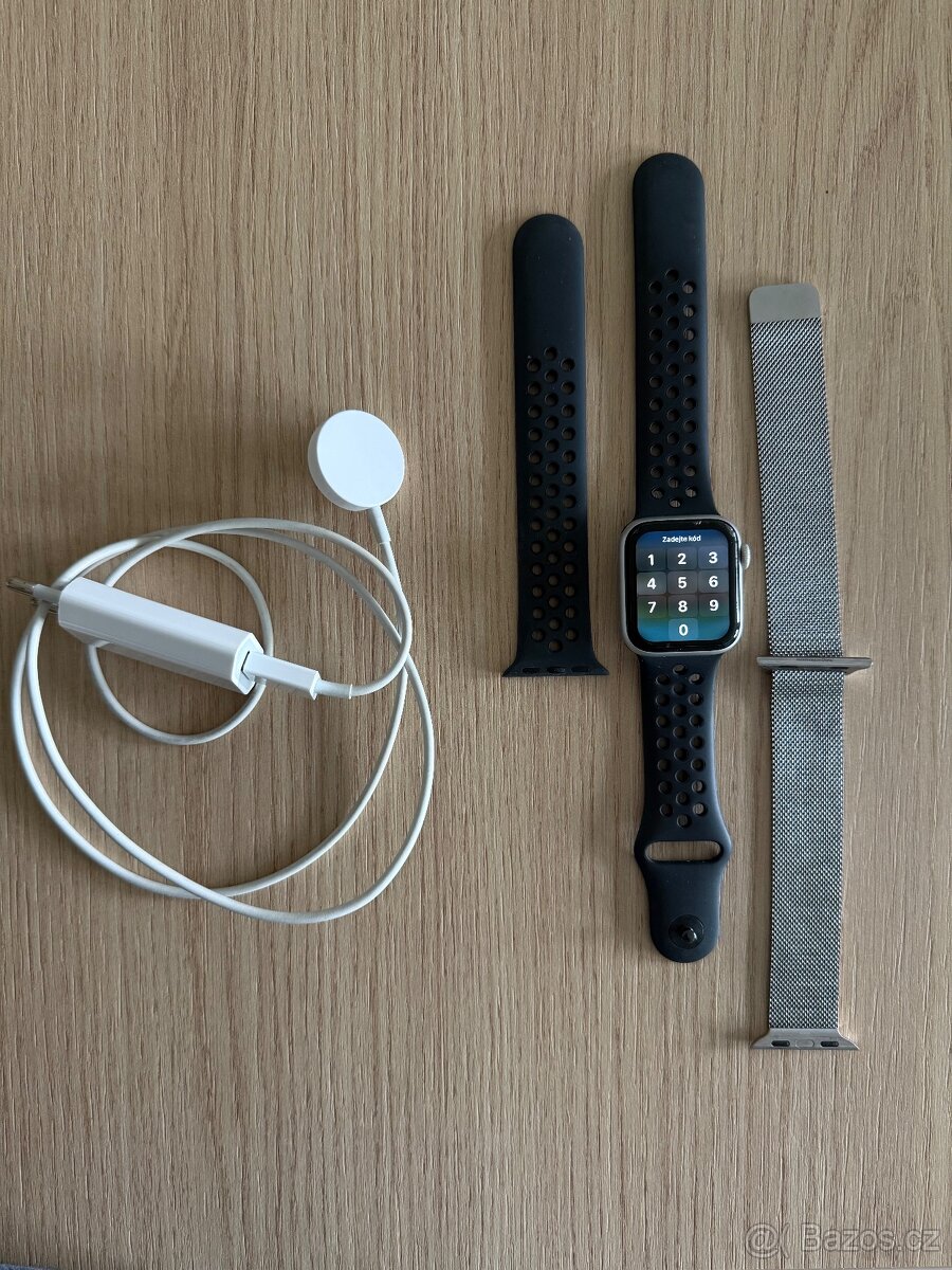 Apple Watch Series 5 GPS, 40mm – stříbrné hliníkové pouzdro