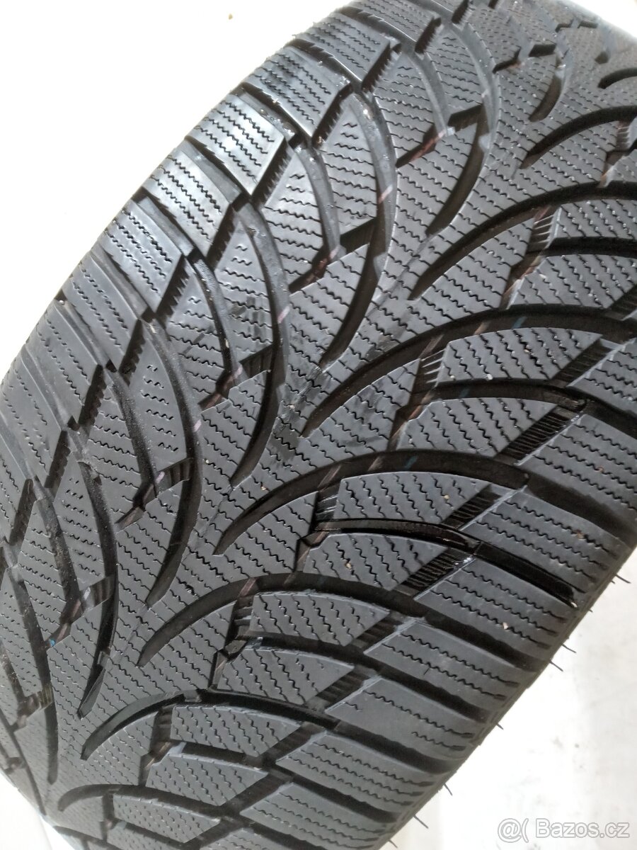 ❄️225/40 R18 Nankang Zimní pneumatiky