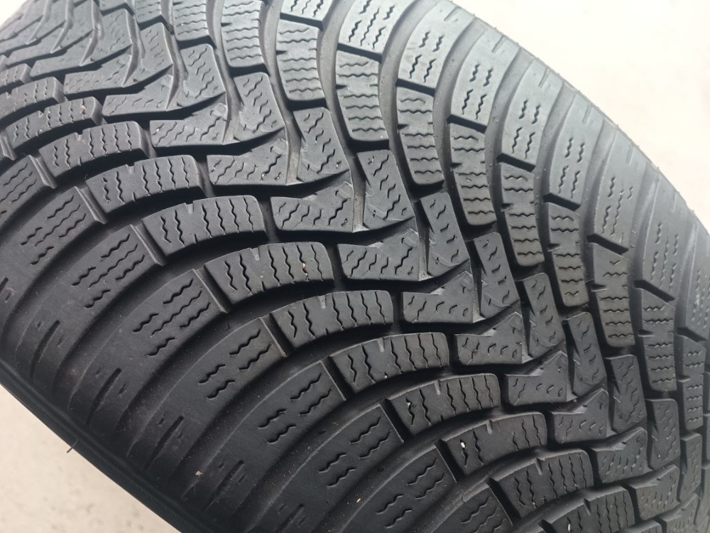 245/45 R18 FALKEN (1923)
