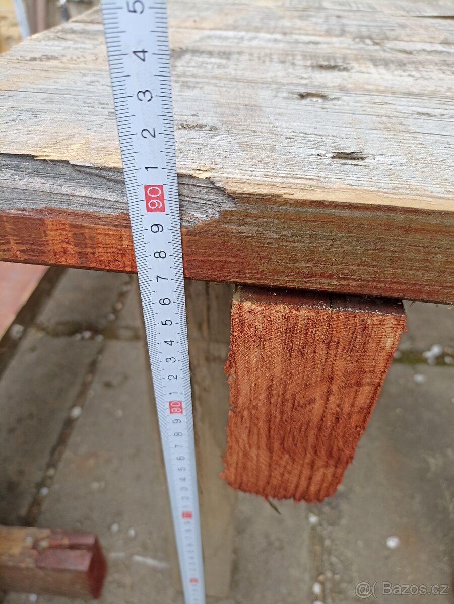 Dřevěná zahradní lavice a Dřevěný stůl