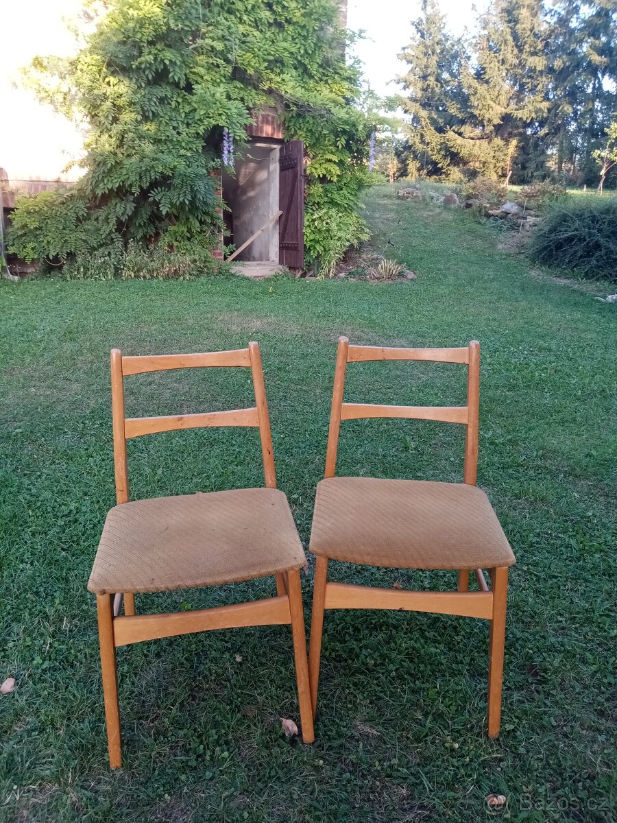 Dvě staré židle