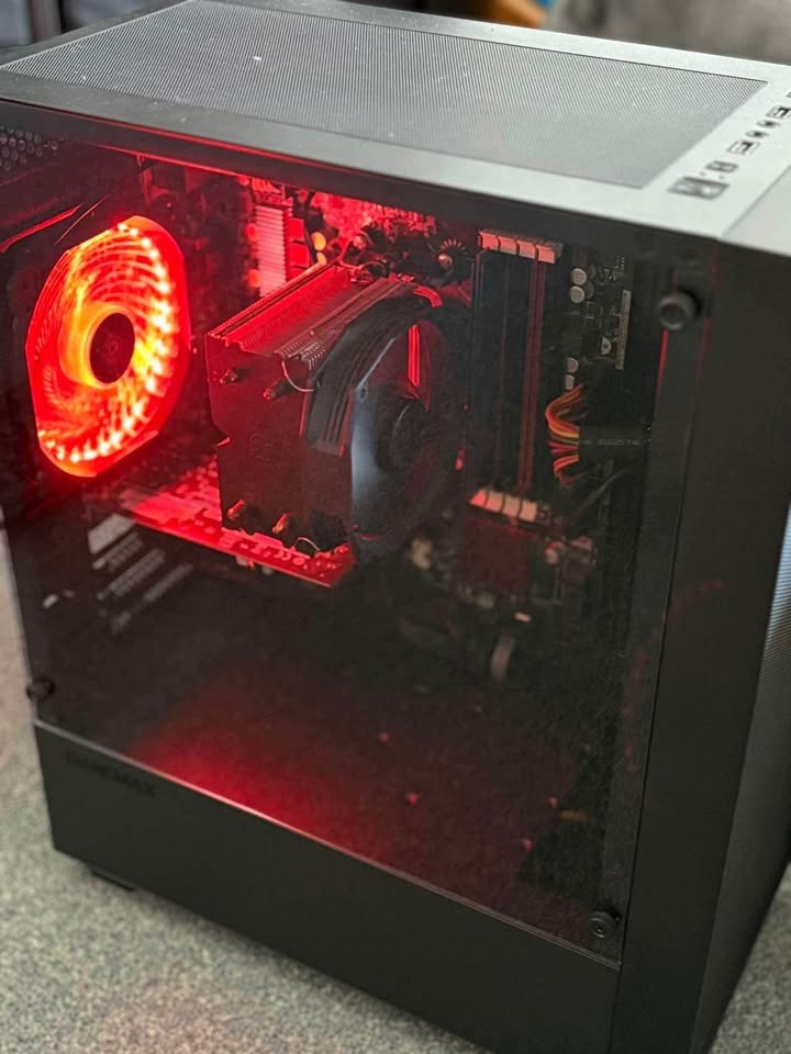 STARŠÍ HERNÍ PC/4JÁDRO/8GB RAM/SSD/HDD/W10