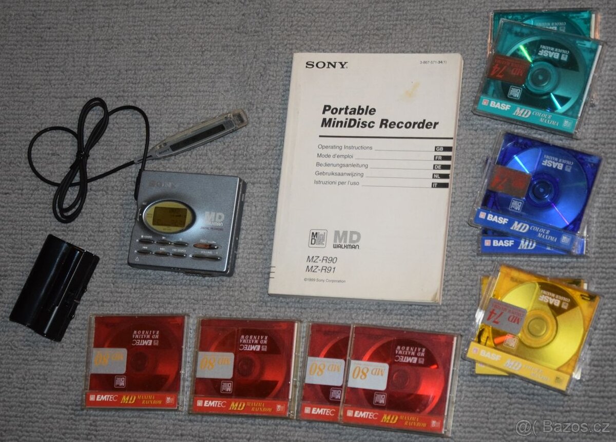 Minidisc Sony MZ-R91, manual, AA adapter, manual, MD disky