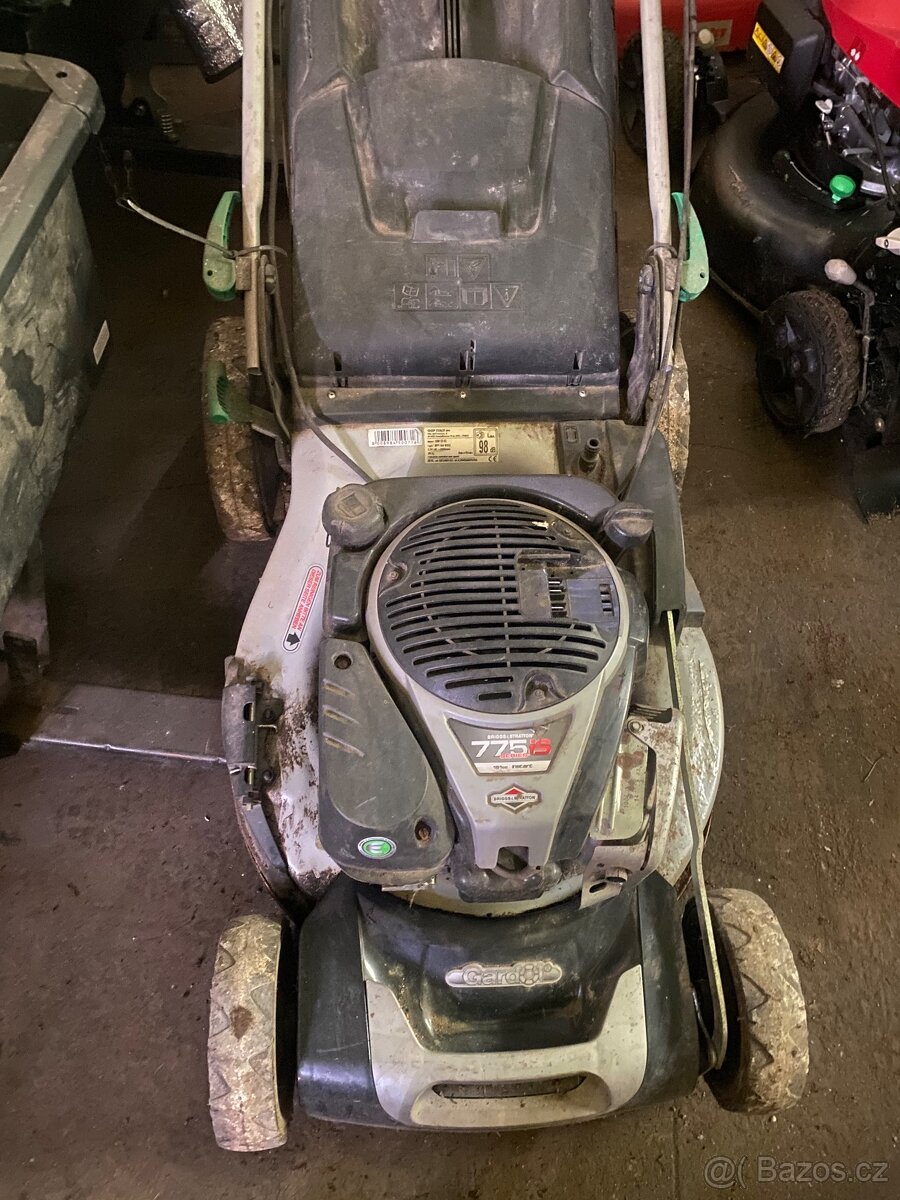 Zahradní motorová sekačka