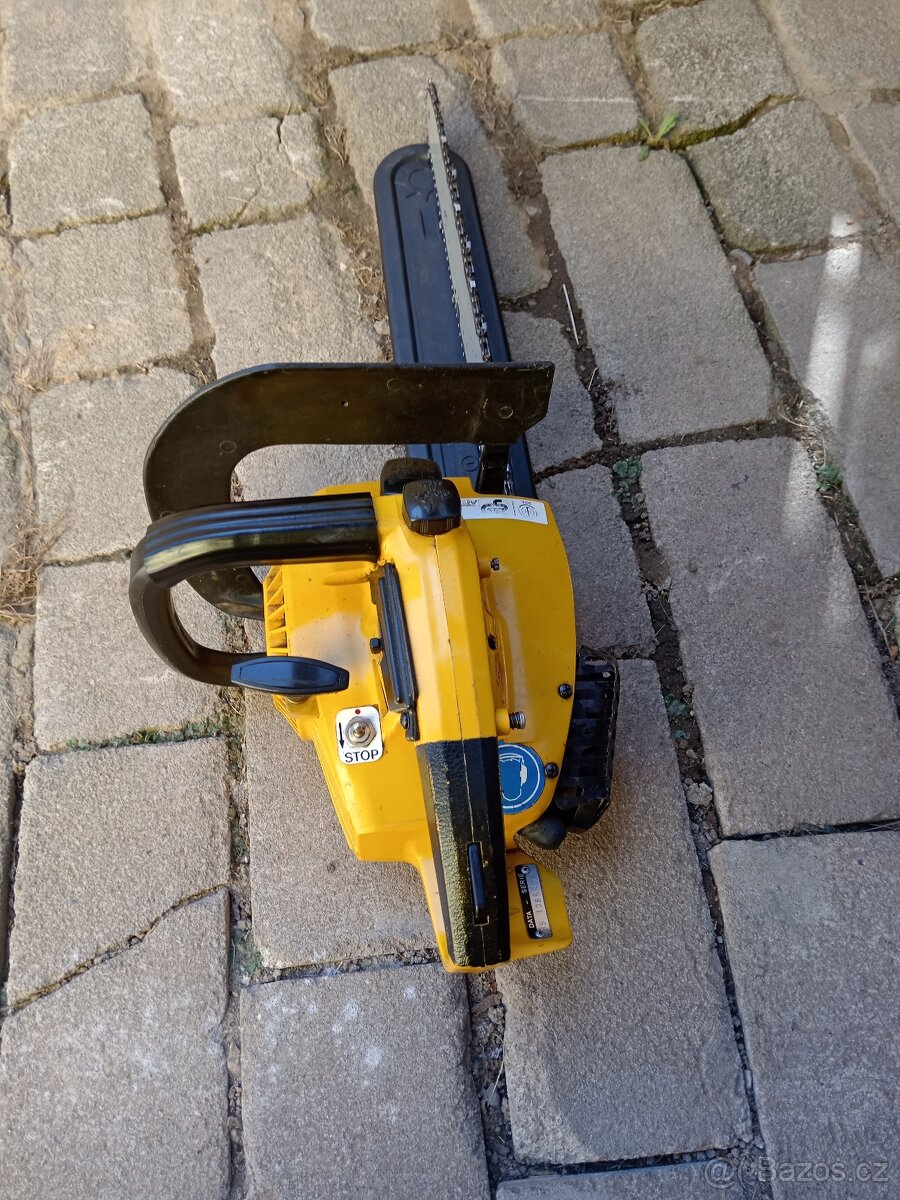 motorová benzínová pila