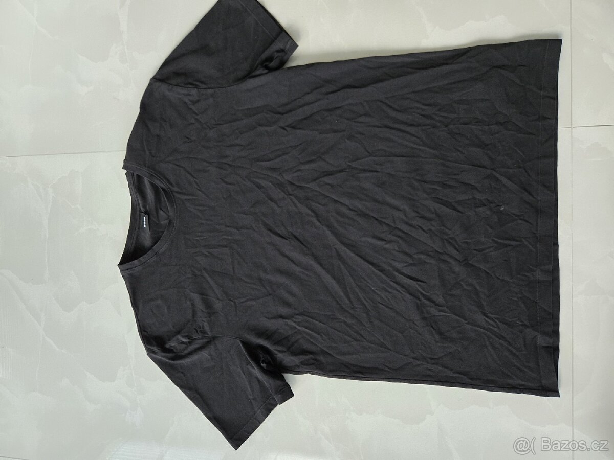 Hugo Boss 54 cm přes hrudník