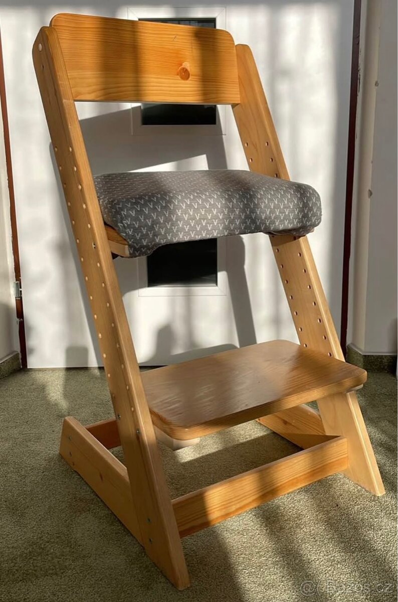 Dřevěná dětská rostoucí židle