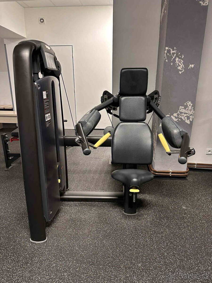 Prodej strojů Technogym Delts machine a Lower back