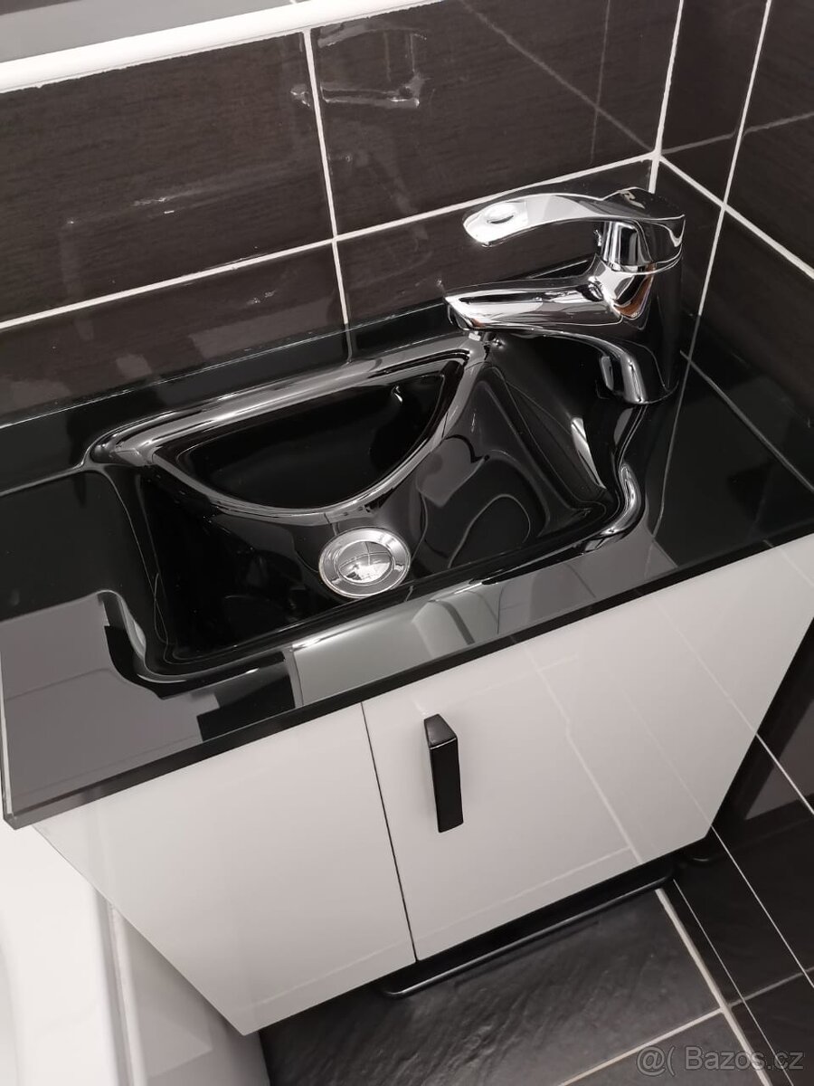 Koupelnová sestává