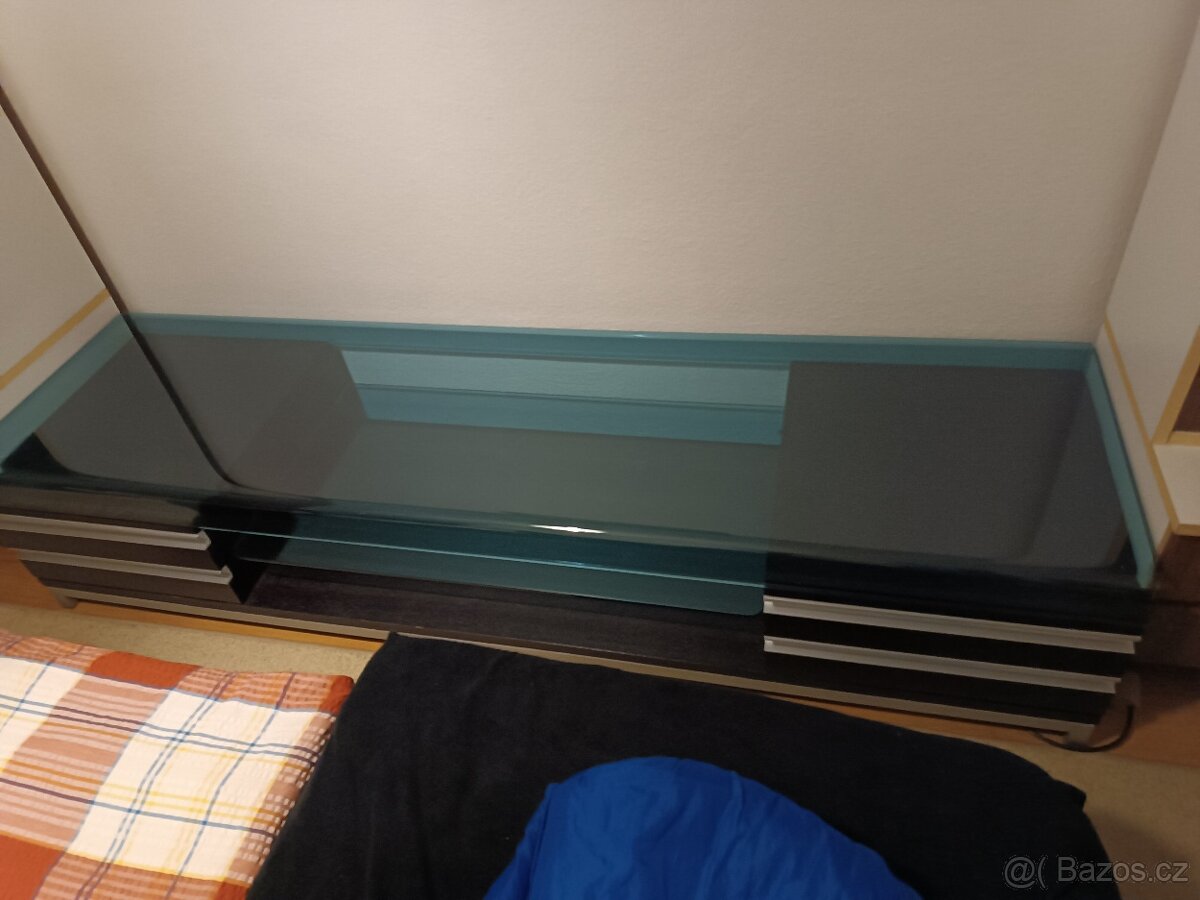 Komoda skříňka pod televizi