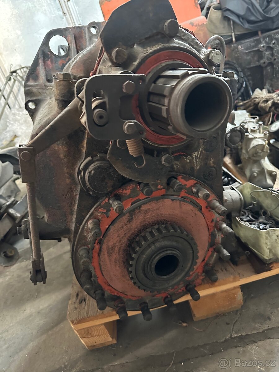 Redukční/Přídavná převodovka T148