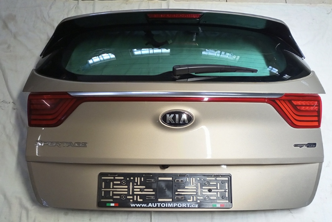 Kia Sportage víko kufru, dveře zadní lampy