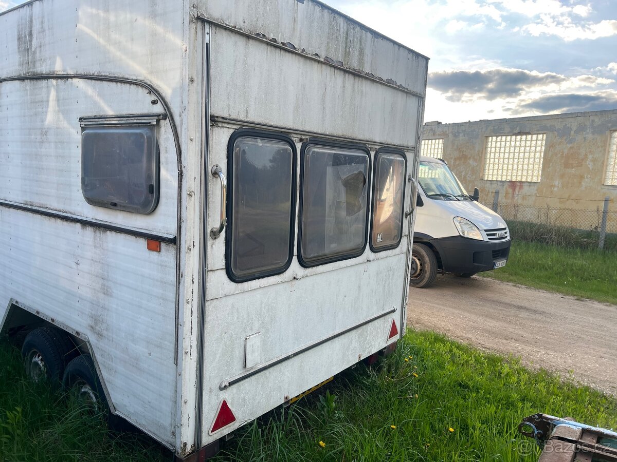 Prodám karavan za mini tahač