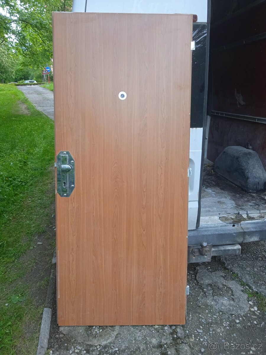 Vnitřní, bezpečnostní, protipožární dveře 80L