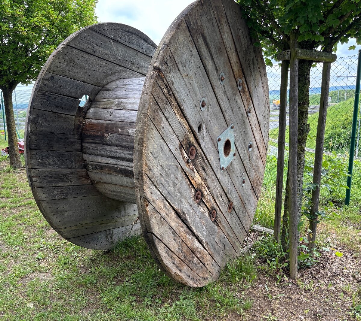 Dřevěná cívka průměr 210 cm