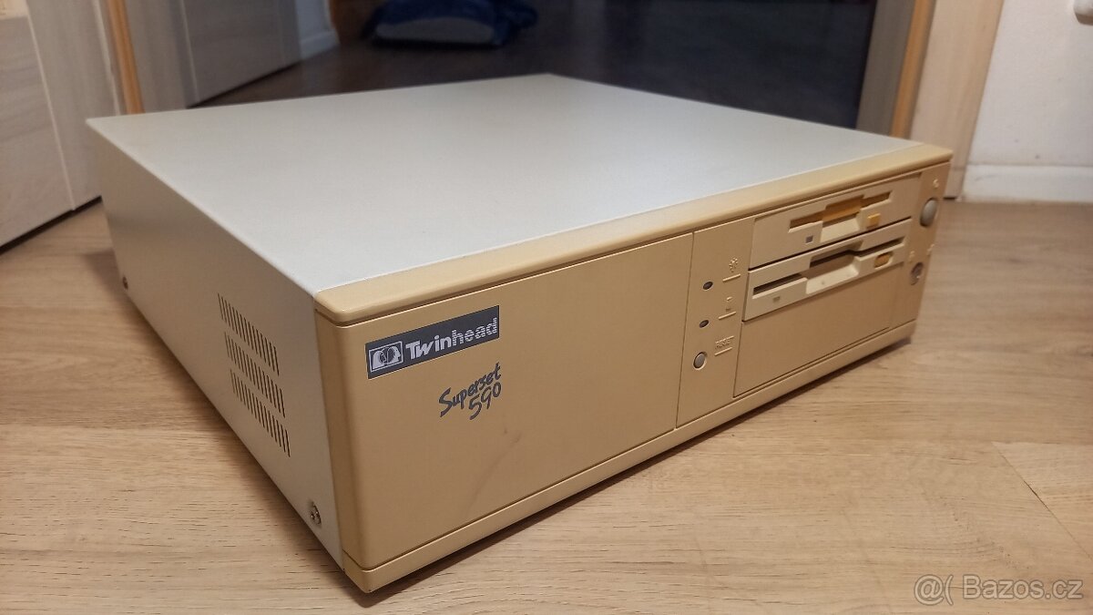 Historický počítač TwinHead Superset 590