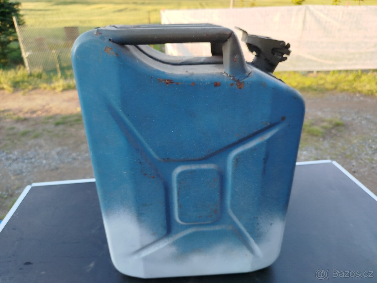 Starý plechový kanystr 20l , 1989