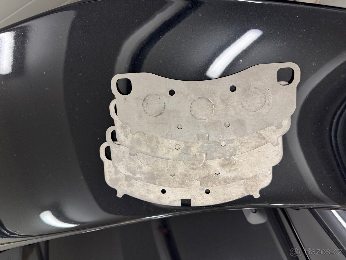 Porsche titanové podložky pod brzdové destičky