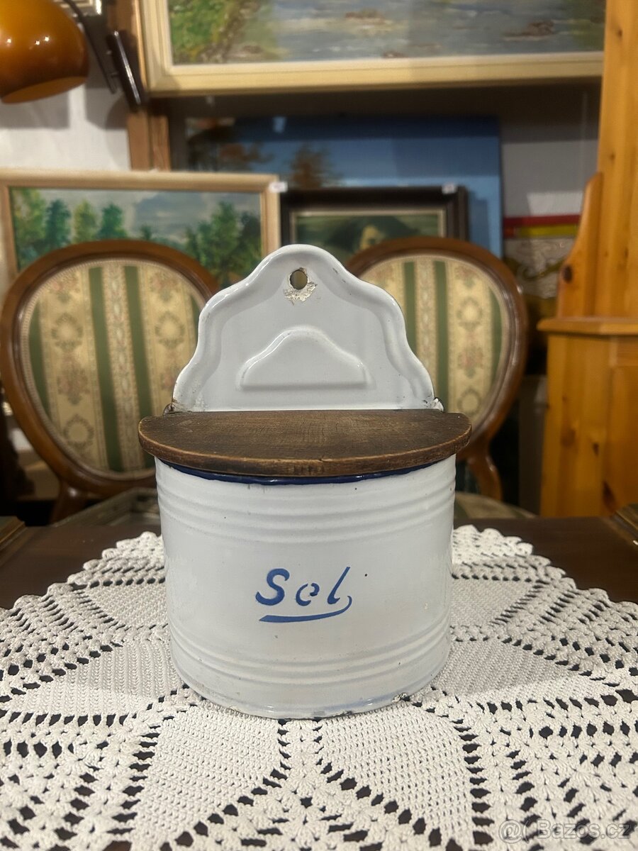 Starožitná smaltovaná solnička
