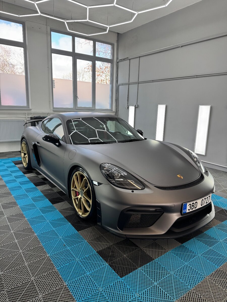 Porsche 718 gt4
