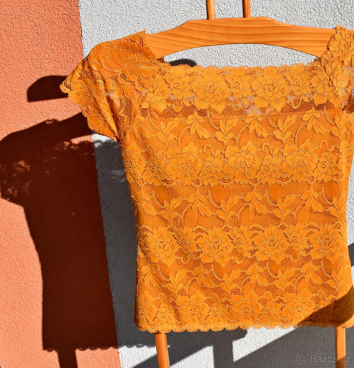 Krajkový oranžový a bílý top