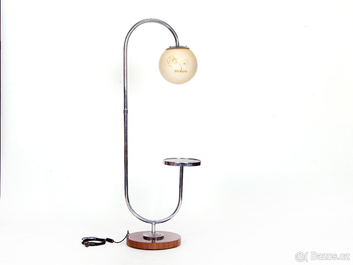 Nádherná funkcionalistická lampa, nová elektroinstalace.