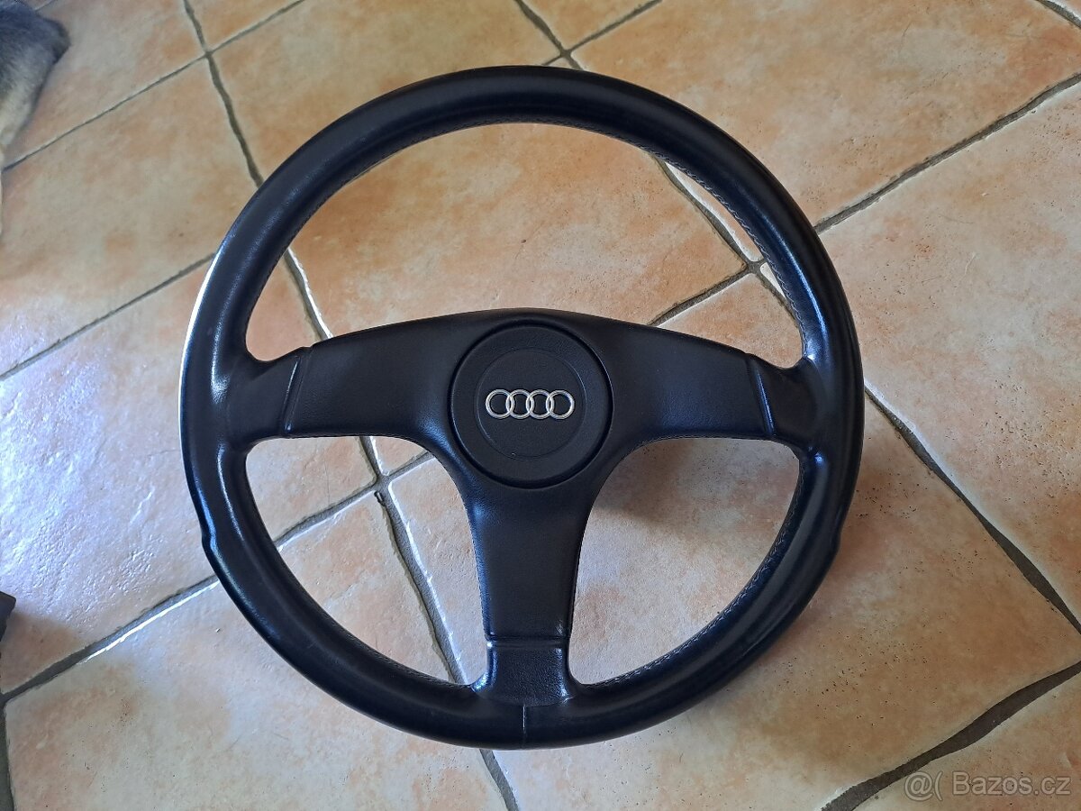 Audi tříramený volant NARDI Italia.